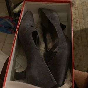 Brand New (never worn) Anne Kline 8 1/2 Women’s Sued High Heals.